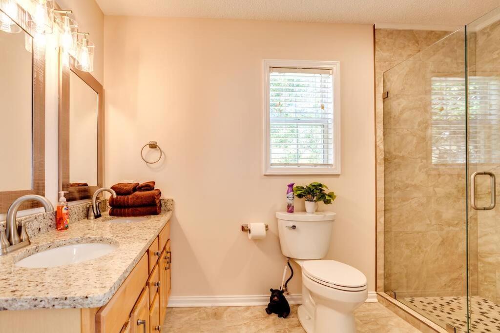 Bears Valley Inn - Great Location! - Peaceful, Children And Dog Friendly Retreat - Less Than 15 Min To All Attractions - Private Pool Club & Fishing Hole - Game Room With Tv Sevierville Exteriér fotografie