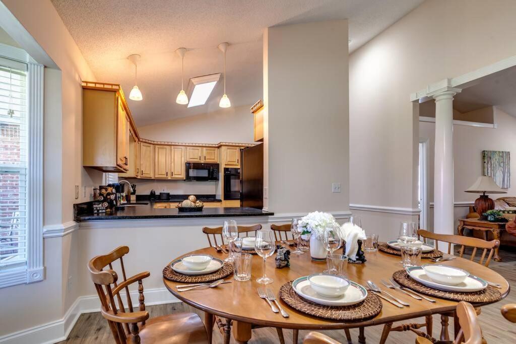 Bears Valley Inn - Great Location! - Peaceful, Children And Dog Friendly Retreat - Less Than 15 Min To All Attractions - Private Pool Club & Fishing Hole - Game Room With Tv Sevierville Exteriér fotografie