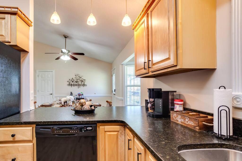 Bears Valley Inn - Great Location! - Peaceful, Children And Dog Friendly Retreat - Less Than 15 Min To All Attractions - Private Pool Club & Fishing Hole - Game Room With Tv Sevierville Exteriér fotografie