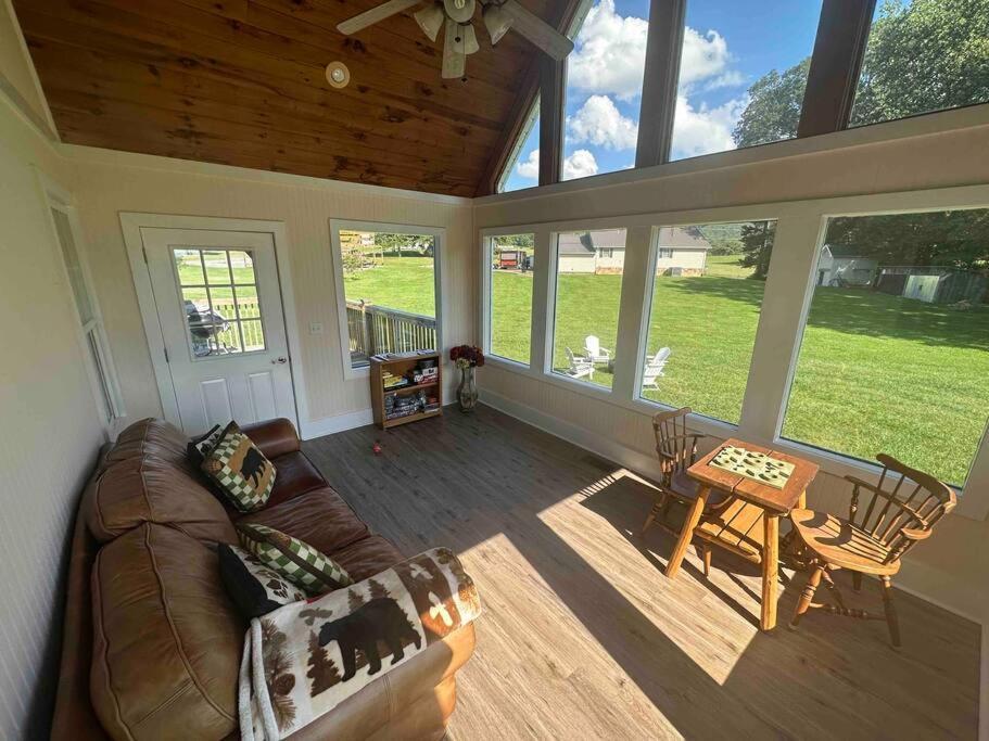 Bears Valley Inn - Great Location! - Peaceful, Children And Dog Friendly Retreat - Less Than 15 Min To All Attractions - Private Pool Club & Fishing Hole - Game Room With Tv Sevierville Exteriér fotografie