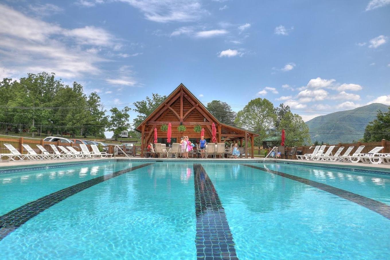 Bears Valley Inn - Great Location! - Peaceful, Children And Dog Friendly Retreat - Less Than 15 Min To All Attractions - Private Pool Club & Fishing Hole - Game Room With Tv Sevierville Exteriér fotografie